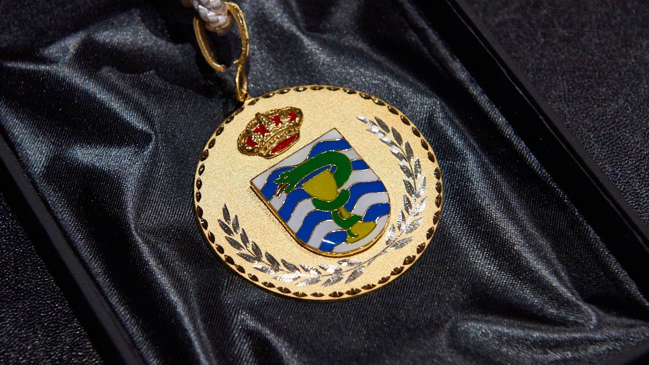 Medalla de Ouro do concello de Mondariz-Balneario ao Foro E. Peinador