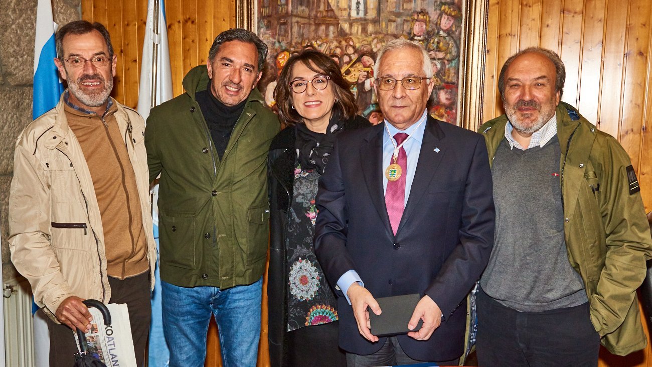 Medalla de Ouro do concello de Mondariz-Balneario ao Foro E. Peinador