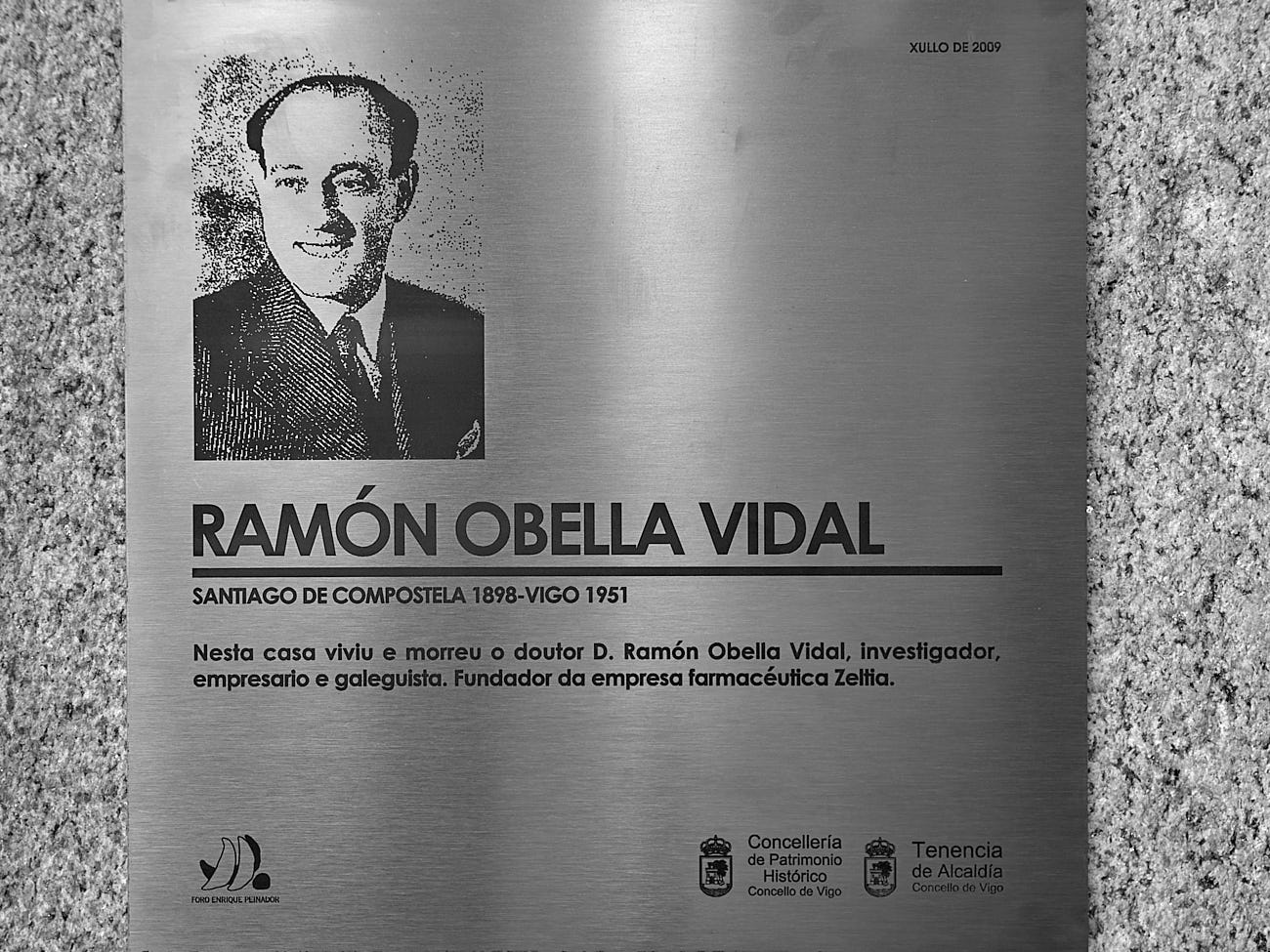 Descuberta unha placa conmemorativa no edificio onde vivíu e morreu Ramón Obella Vidal- Foro Peinador - 20/07/2009